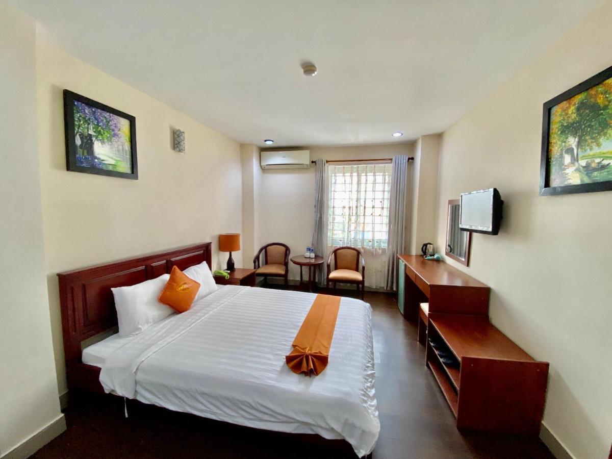 Golden Star Hotel Hue Exterior photo