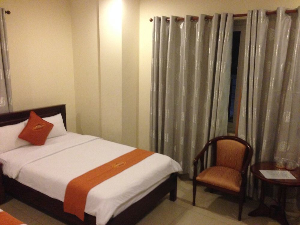 Golden Star Hotel Hue Exterior photo
