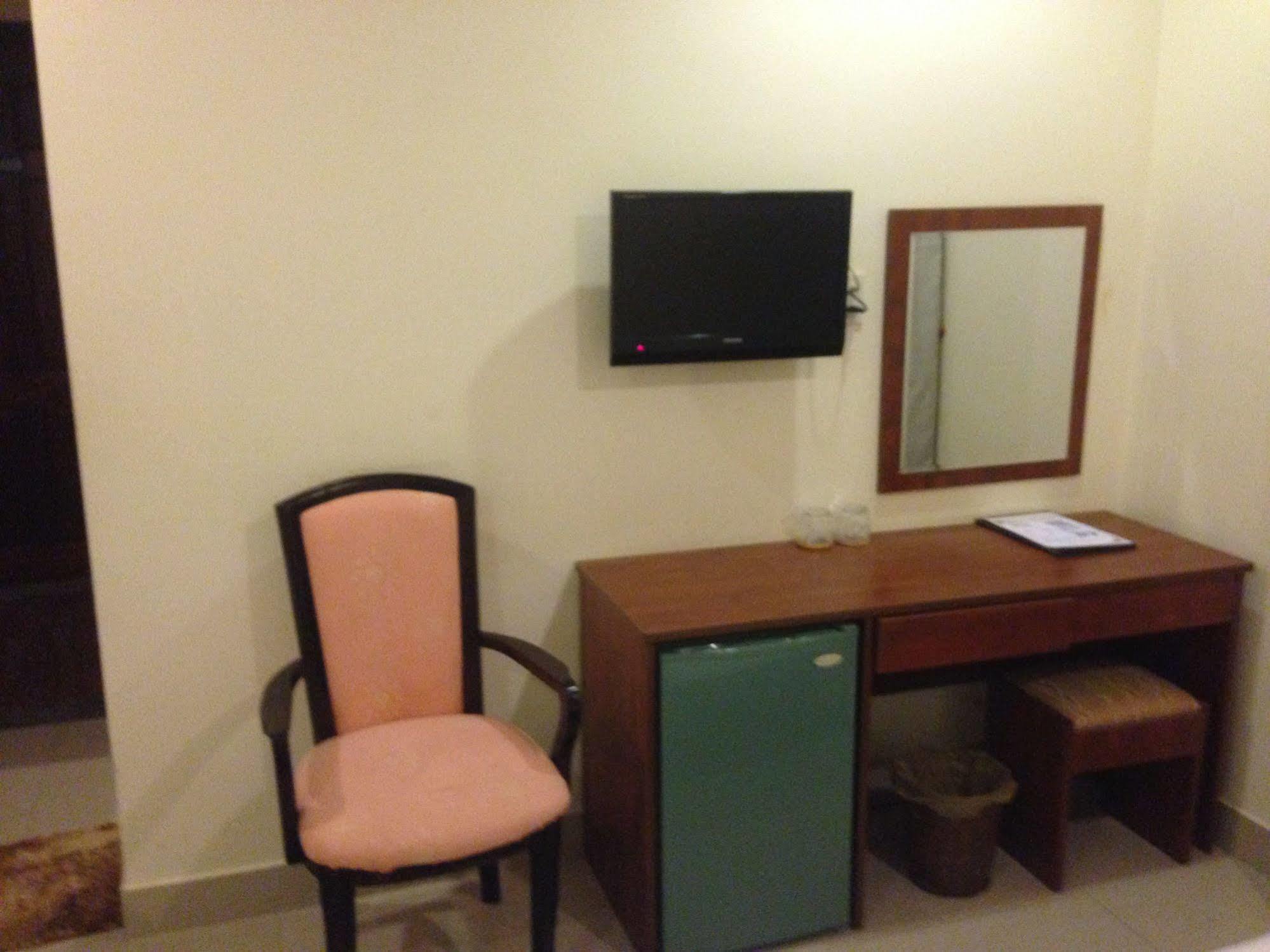 Golden Star Hotel Hue Exterior photo